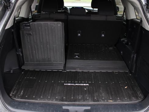 Used 2023 Toyota Highlander L image 8