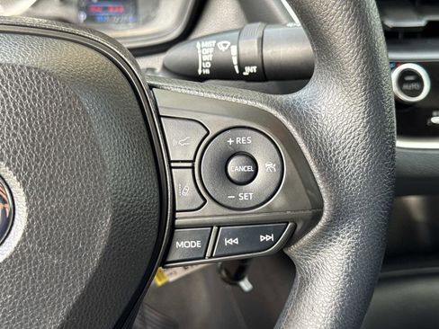 Used 2022 Toyota Corolla LE image 12