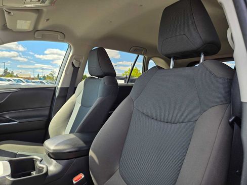 Used 2023 Toyota RAV4 LE AWD/4WD image 21