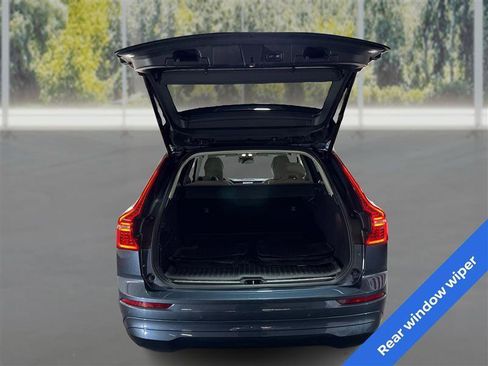Used 2022 Volvo XC60 B5 Momentum image 13