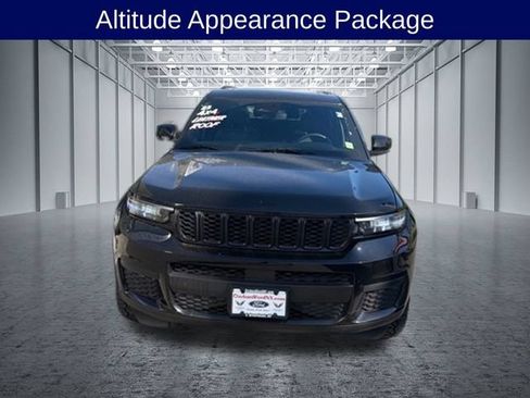 Used 2023 Jeep Grand Cherokee L Laredo AWD/4WD image 4