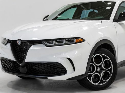 Used 2025 Alfa Romeo Tonale AWD/4WD image 2