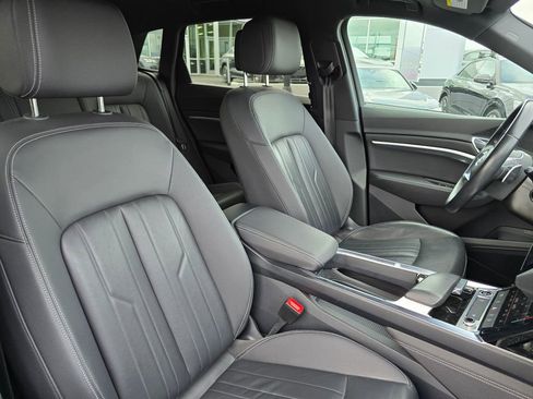 Used 2023 Audi e-tron Premium w/ Convenience Plus Package image 37