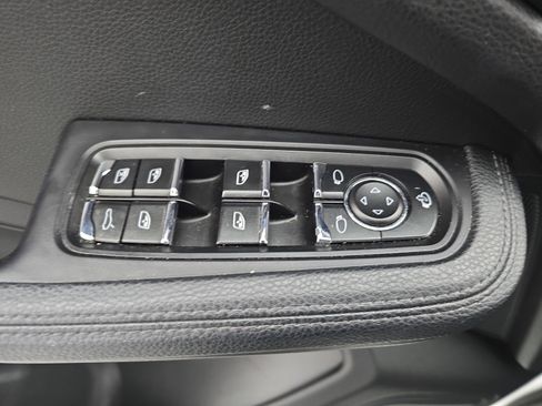 Used 2023 Porsche Macan Turbo image 27