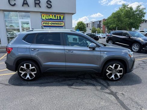 Certified 2022 Volkswagen Taos SEL AWD/4WD image 2