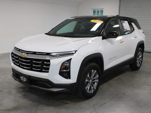 Used 2025 Chevrolet Equinox LT FWD image 4
