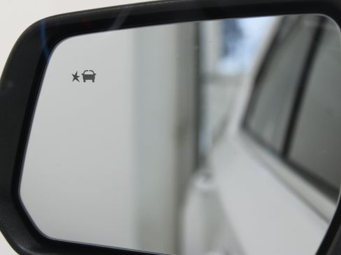 Used 2022 Chevrolet Traverse LT FWD image 23