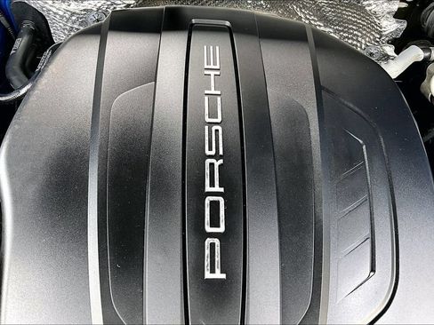 Used 2019 Porsche Macan AWD/4WD image 32