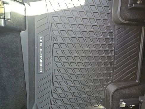 Used 2023 Toyota Highlander XLE image 40