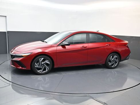 Used 2025 Hyundai Elantra Sport image 7