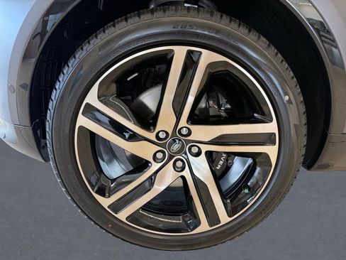 New 2026 Land Rover Discovery Limited Edition image 8