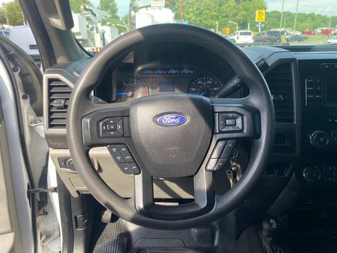 Used 2017 Ford F550 4x4 Regular Cab Super Duty image 11