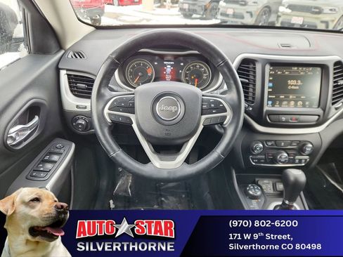 Used 2018 Jeep Cherokee Trailhawk w/ Cold Weather Group image 13