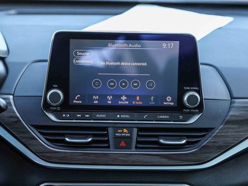 Used 2025 Nissan Altima 2.5 SV FWD image 14