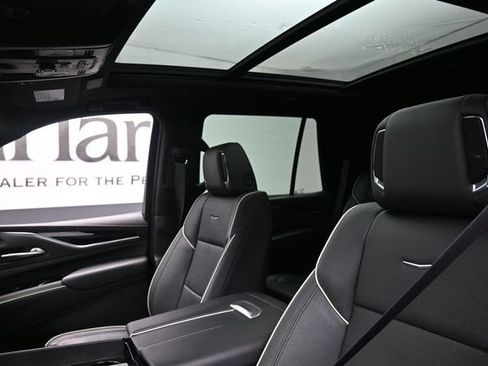Used 2024 Cadillac Escalade Sport AWD/4WD image 17