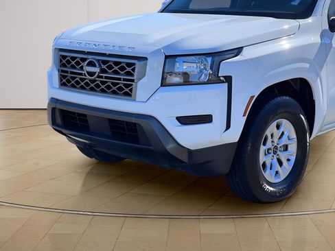 Used 2024 Nissan Frontier SV image 35