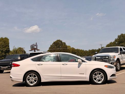 Used 2018 Ford Fusion SE w/ Equipment Group 602A FWD image 7