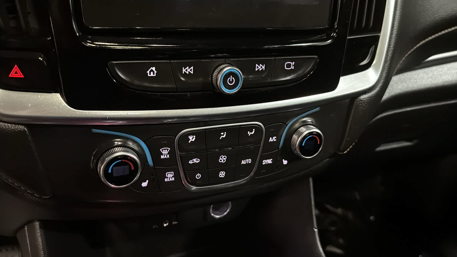 Used 2019 Chevrolet Traverse LT w/ LT Premium Package AWD/4WD image 20