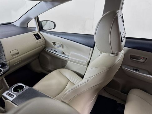 Used 2012 Toyota Prius V Five image 21