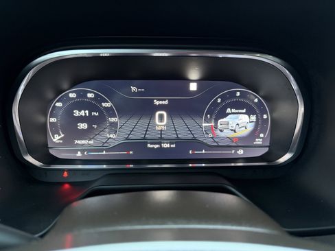 Used 2022 GMC Yukon SLT w/ SLT Luxury Package image 3