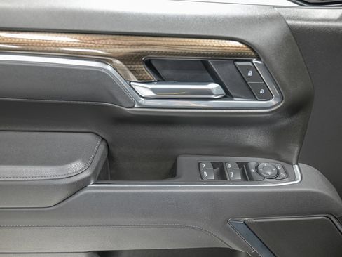 Used 2025 Chevrolet Silverado 1500 LT AWD/4WD image 13