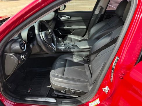 Used 2018 Alfa Romeo Giulia AWD image 11