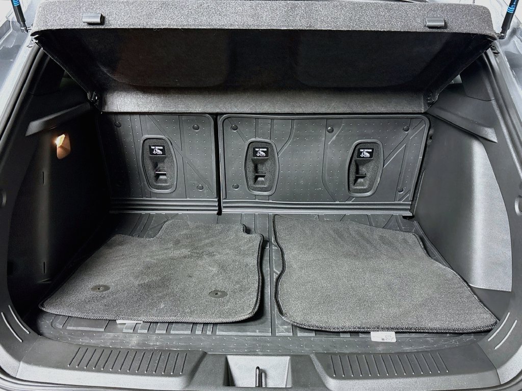 Certified 2026 Chevrolet Trax RS w/ Sunroof Package FWD image 27