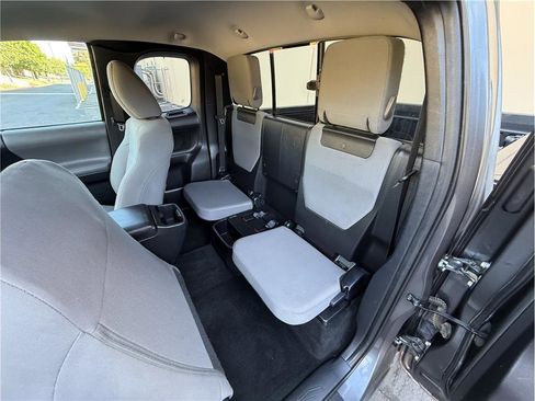 Used 2018 Toyota Tacoma SR5 AWD/4WD image 20
