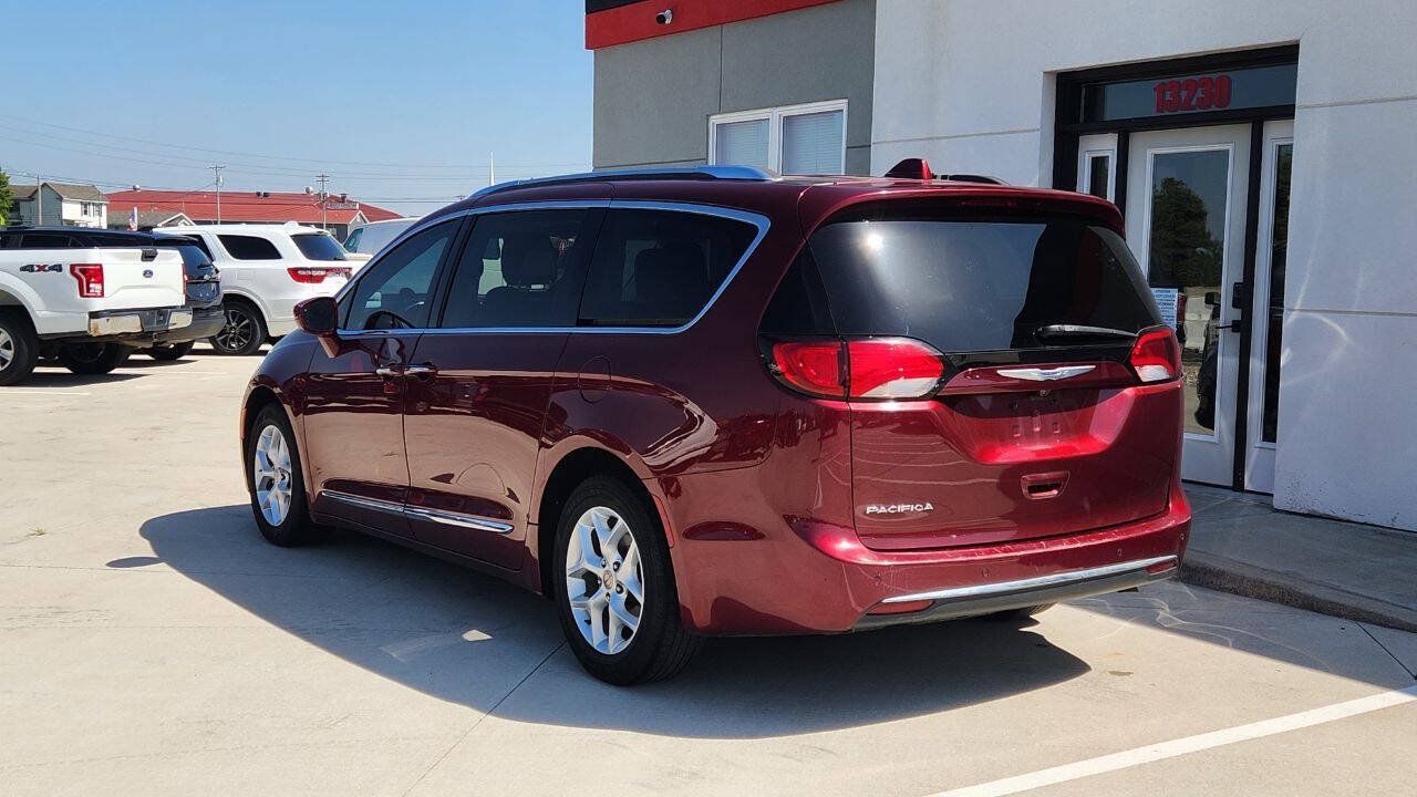 Used 2020 Chrysler Pacifica Touring-L Plus w/ Tire & Wheel Group FWD image 4