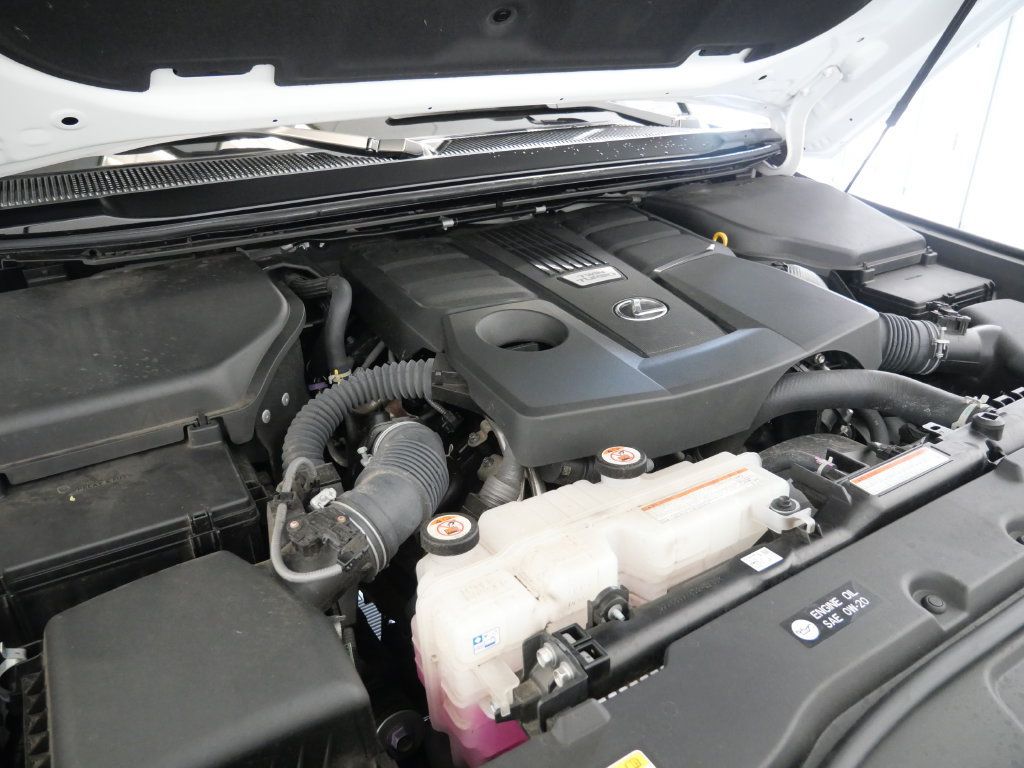 Certified 2024 Lexus GX 550 w/ Accessory Package (Z1) AWD/4WD image 12