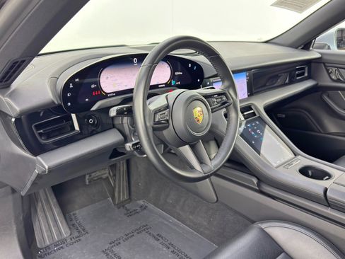 Used 2021 Porsche Taycan image 13