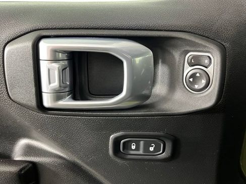 Used 2021 Jeep Gladiator Mojave AWD/4WD image 22