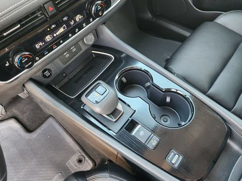 Used 2024 Nissan Rogue SL w/ SL Premium Package FWD image 19
