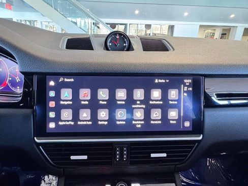 Used 2023 Porsche Cayenne Platinum Edition image 46