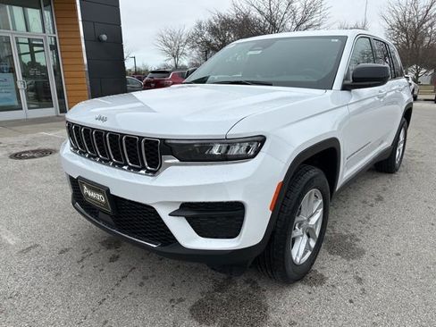 New 2026 Jeep Grand Cherokee Laredo AWD/4WD image 2