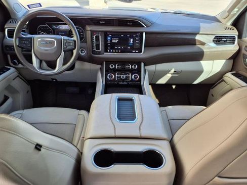 Used 2021 GMC Yukon Denali w/ Denali Premium Package RWD image 4