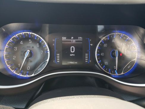 Used 2018 Chrysler Pacifica Touring Plus FWD image 24