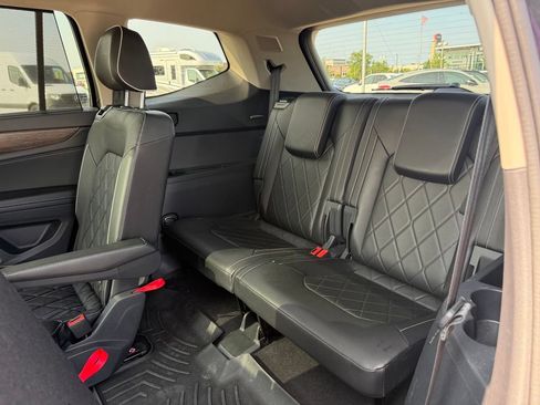 Used 2024 Volkswagen Atlas SEL Premium R-Line AWD/4WD image 13