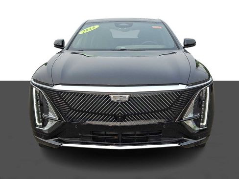 Used 2024 Cadillac Lyriq Luxury AWD/4WD image 2