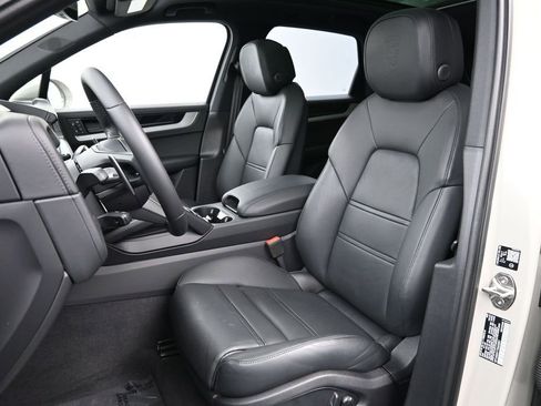 Certified 2026 Porsche Cayenne S AWD/4WD image 5
