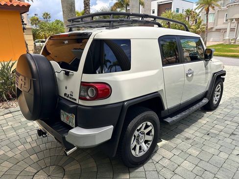 Used 2014 Toyota FJ Cruiser 4WD w/ Upgrade Package image 32