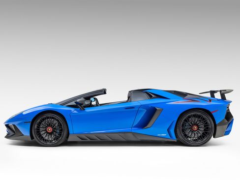 Used 2017 Lamborghini Aventador LP 750-4 Superveloce image 2