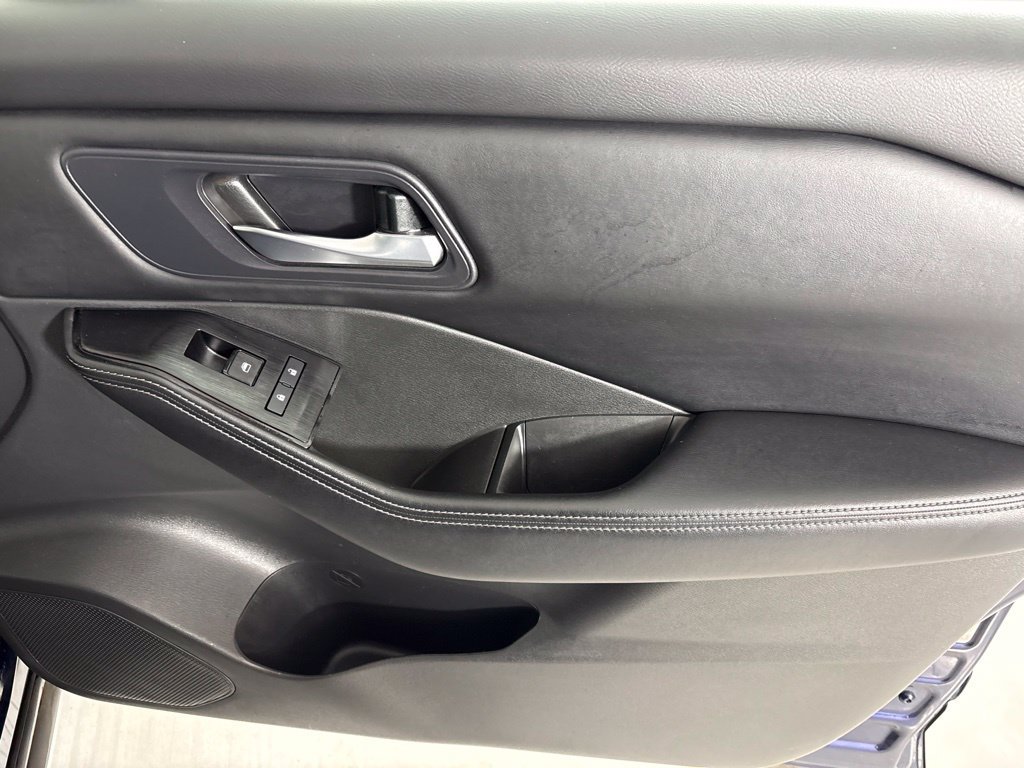 Used 2025 Nissan Rogue SV FWD image 18