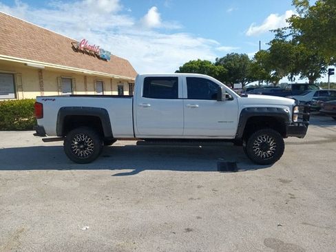 Used 2015 Chevrolet Silverado 2500 LT AWD/4WD image 4