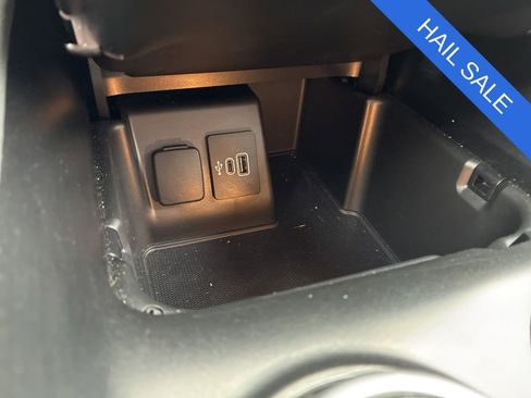 Used 2025 Ford Explorer Active AWD/4WD image 18