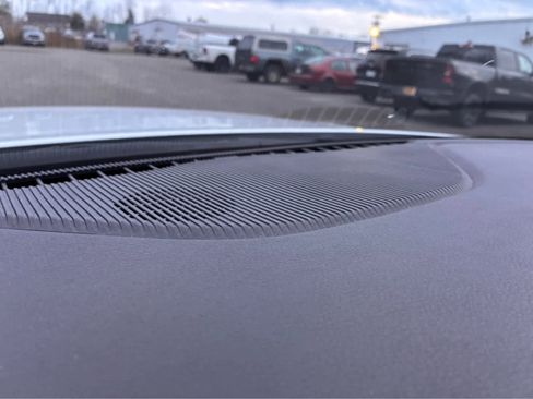 Used 2024 Jeep Grand Cherokee Laredo image 25