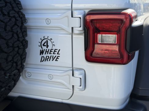 Certified 2024 Jeep Wrangler Unlimited AWD/4WD image 17
