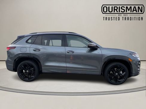 New 2026 Volkswagen Tiguan SE R-Line image 3