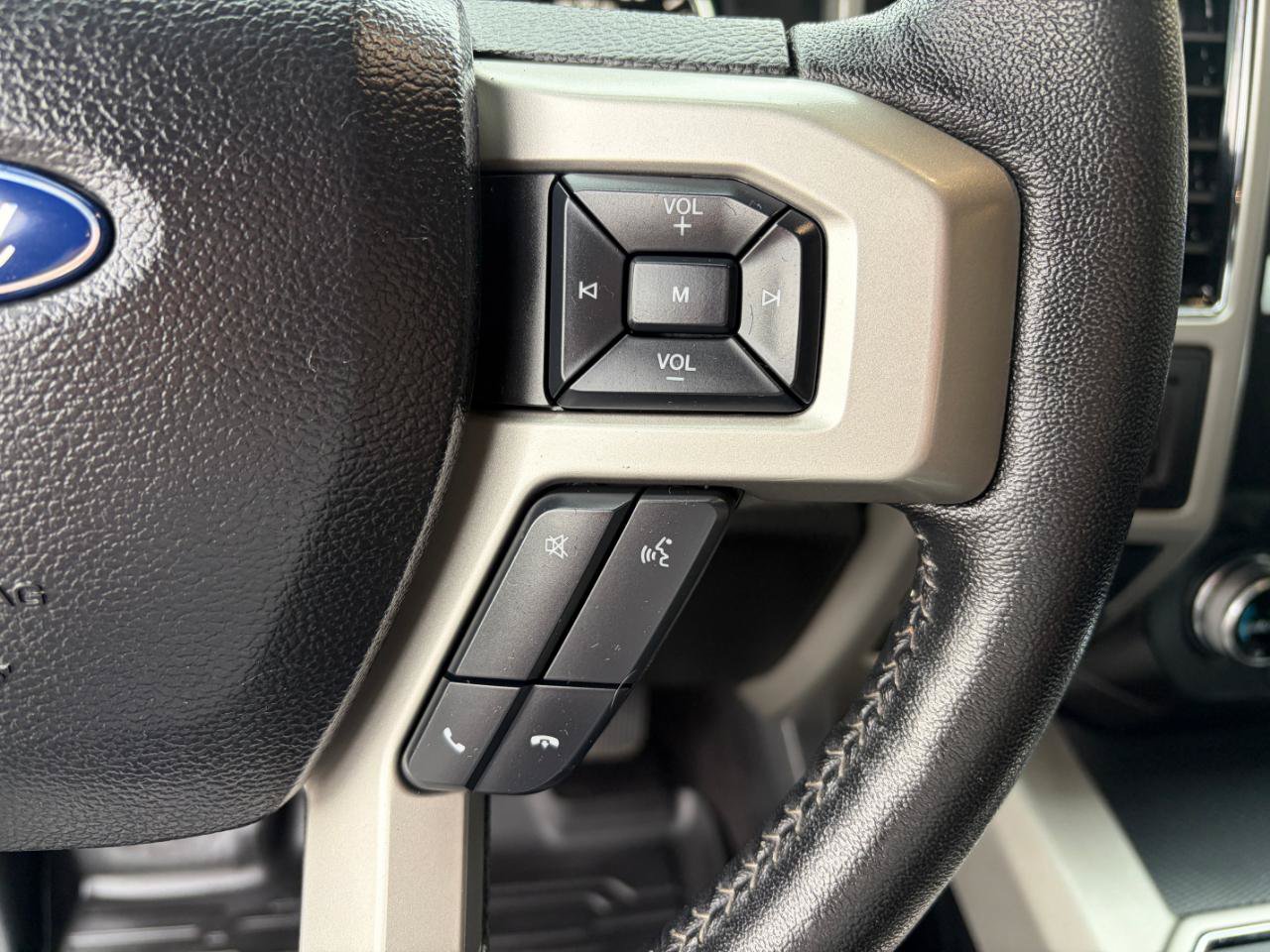Used 2019 Ford F150 Lariat w/ Equipment Group 502A Luxury AWD/4WD image 19