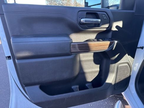 Used 2022 Chevrolet Silverado 3500 LT w/ Convenience Package image 13